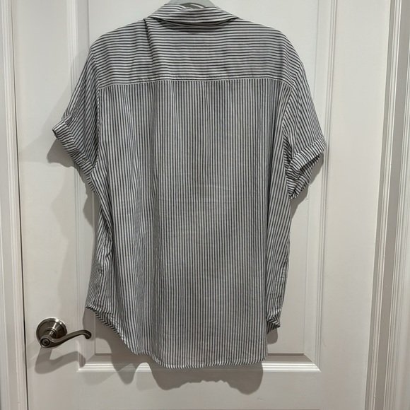 Vineyard Vines Blue White Striped Short Sleeve Button Front Shirt M - Picture 2 of 3